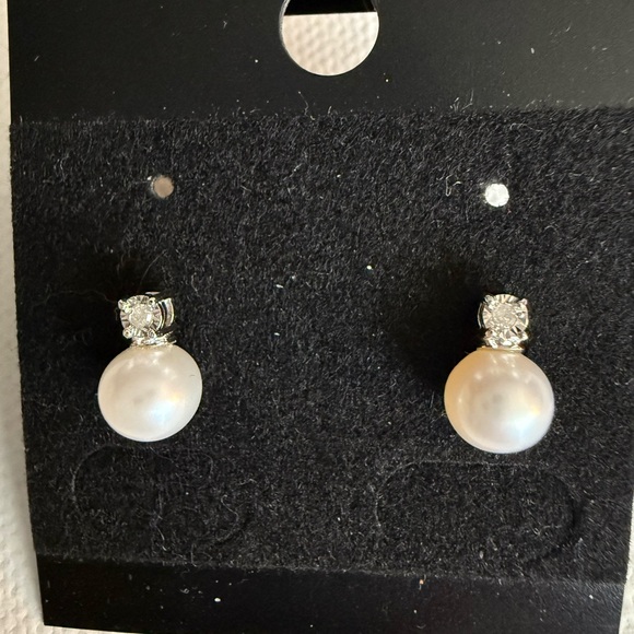 Jewelry - Elegant Silver Pearl 925 Marked Earrings